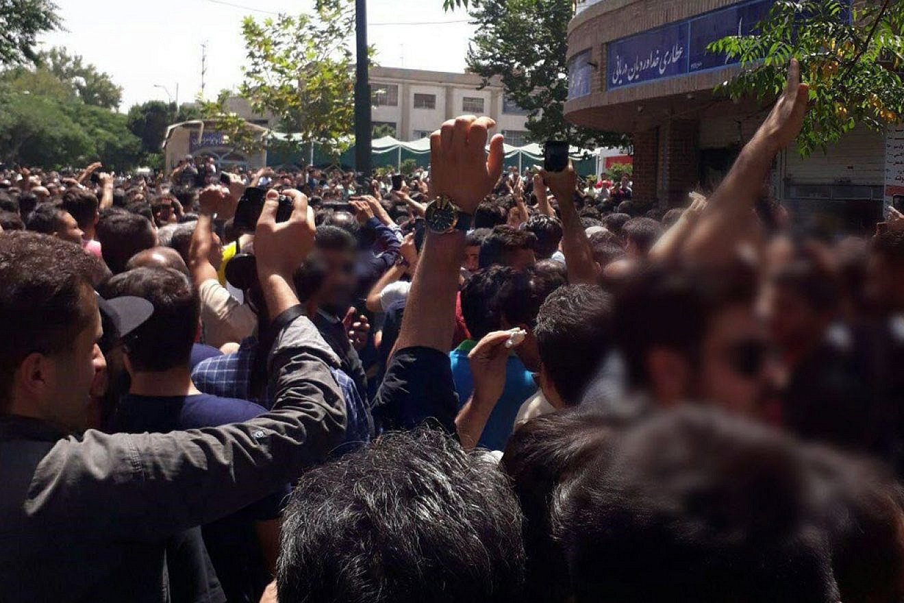 Demonstrations in the Tehran bazaar by merchants and shopkeepers over rising inflation in the country in June. Credit: National Council of Resistance of Iran.