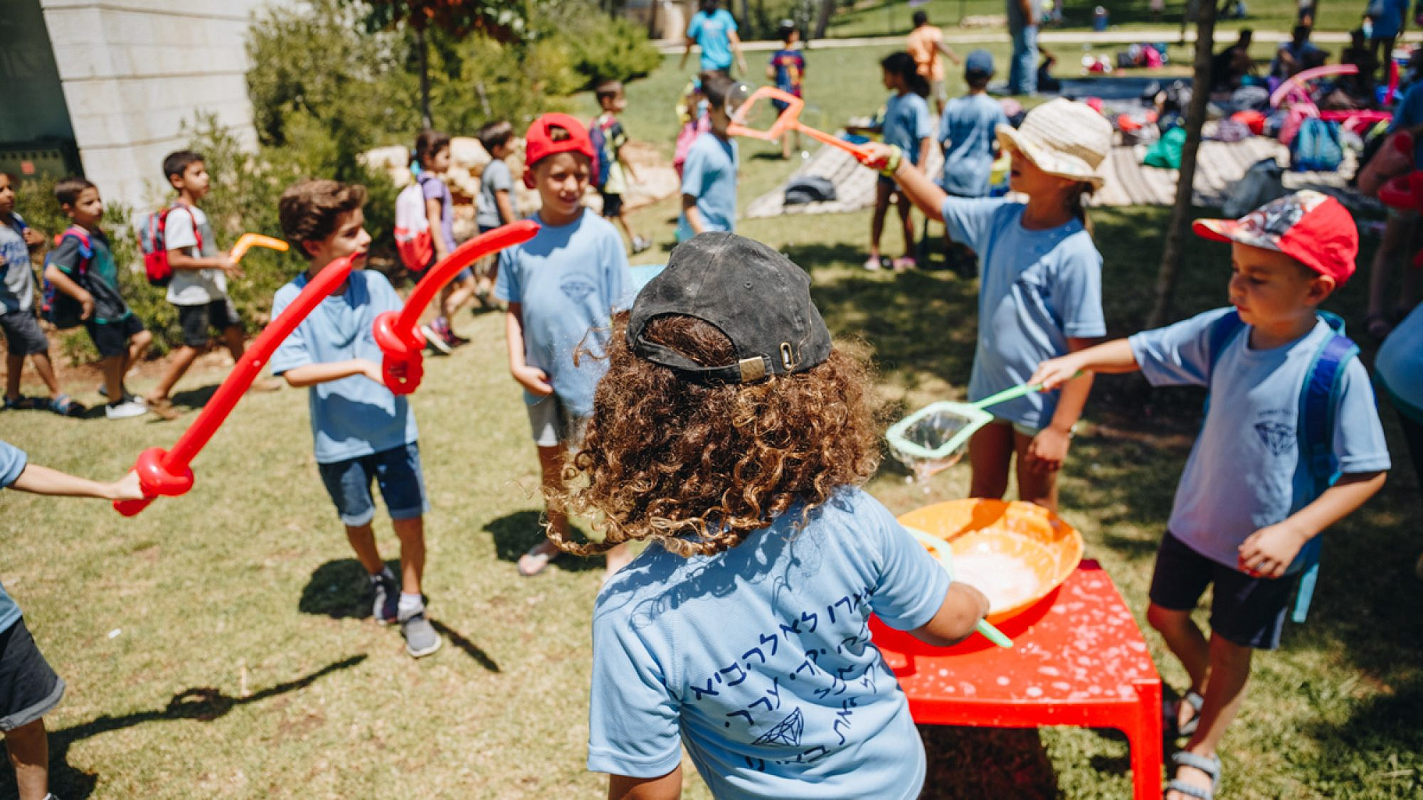 Israel children from the Gaza border region enjoy games, face-painting and balloon animals at a crisis-relief event in Jerusalem. Credit: JNF.