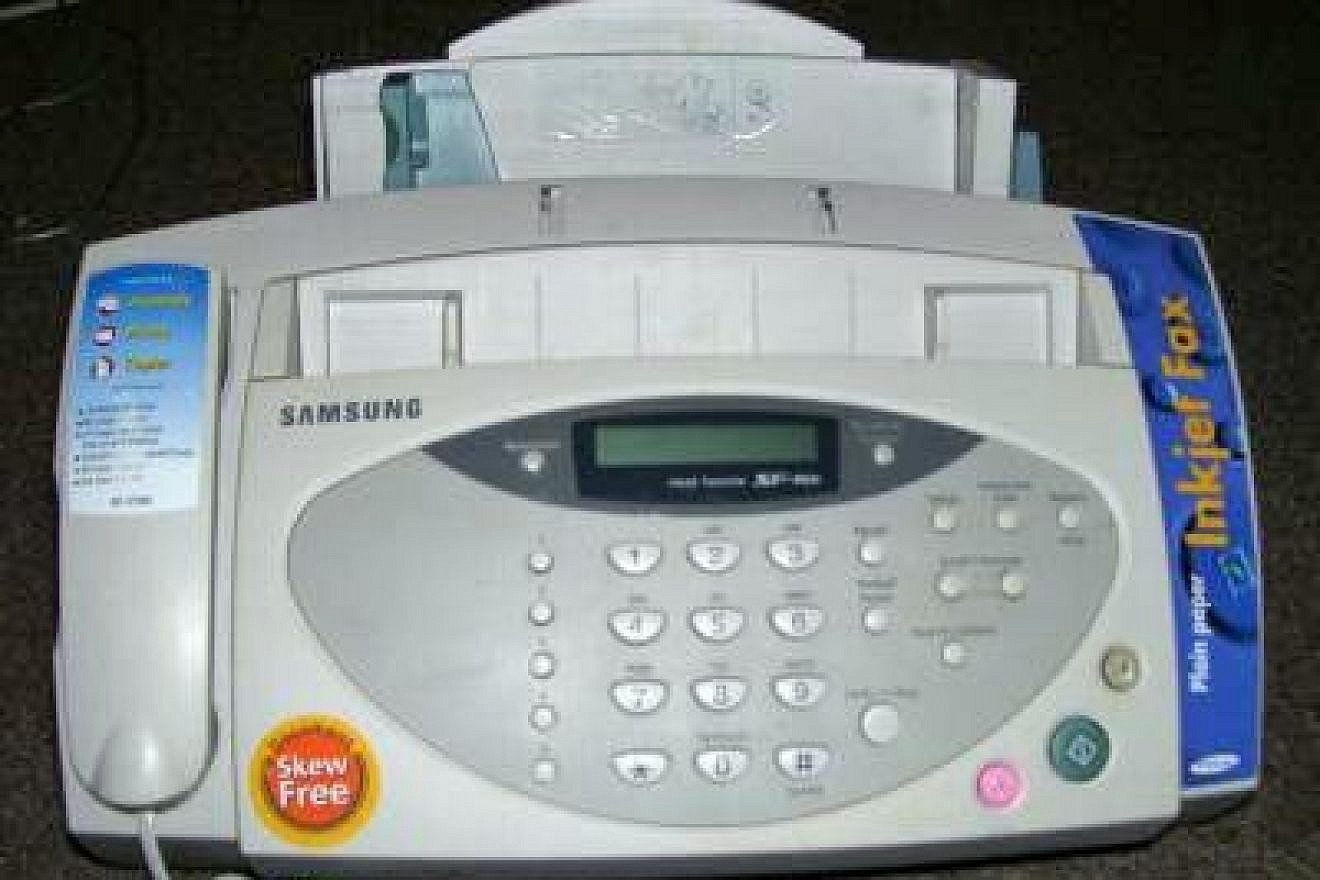 An old-school fax machine from the 1990s. Source: Wikpedia.
