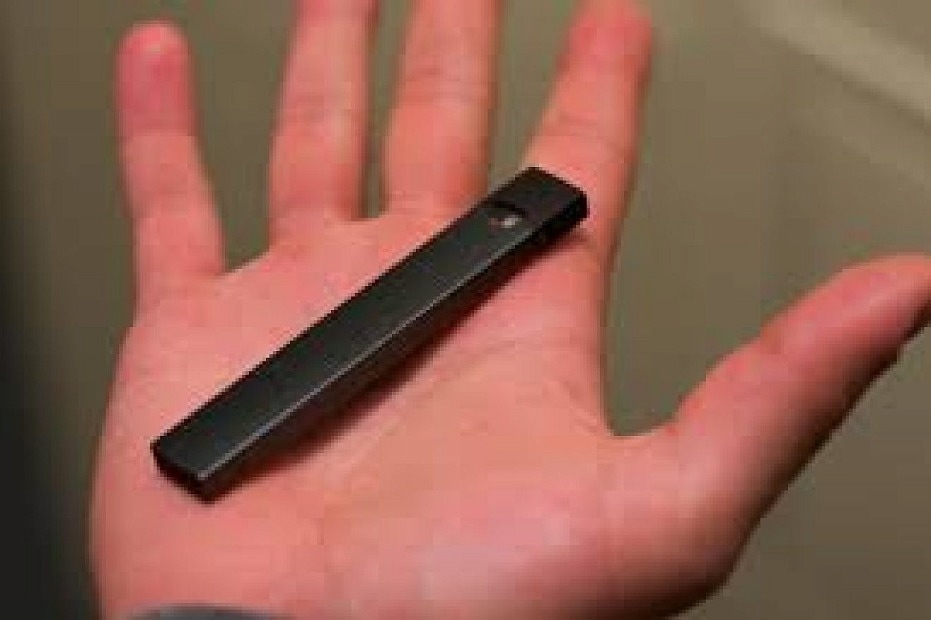 A JUUL e-cigarette. Source: Wikimedia Commons.