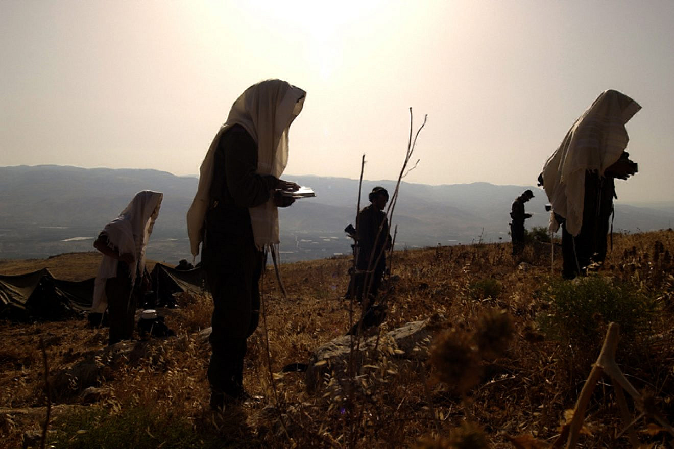 Soldiers from the Israel Defense Forces' ultra-Orthodox unit, the Netzah Yehuda Battalion, at prayer, on June 20, 2005. Photo by Abir Sultan/Flash90.