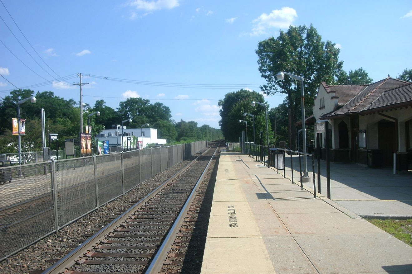 The train station in Mahwah, New Jersey. Credit: Wikimedia Commons.