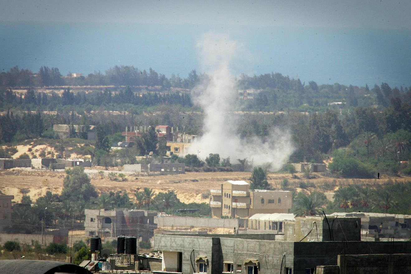 Smoke rises after the shelling by tanks in Rafah during a military campaign launched by the Egyptian army against Da'ash (Islamic State) in the northern Egyptian Sinai near the border with the Gaza Strip, on Sept. 16, 2017. Photo by Abed Rahim Khatib/Flash90.