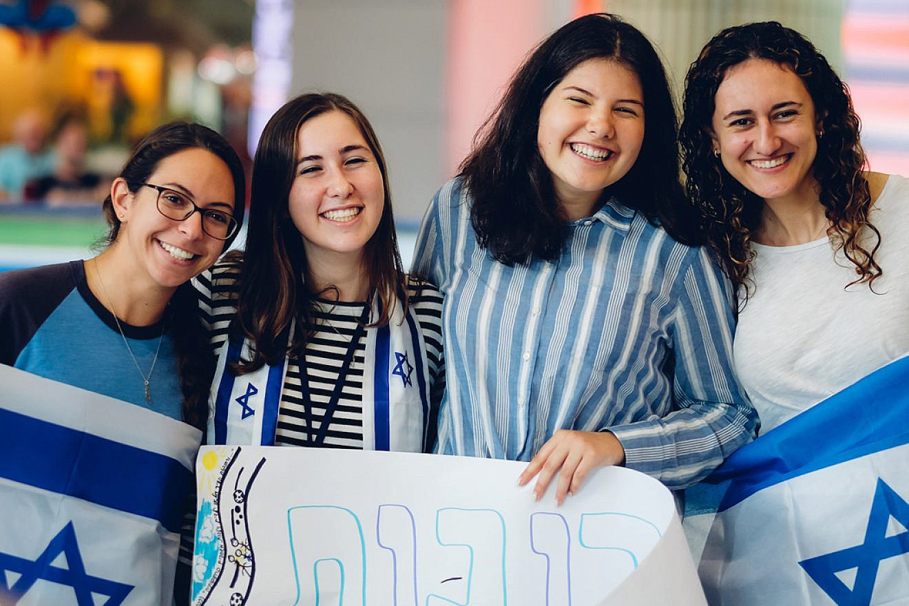 Young women arrive at Ben-Gurion International Airport after a Nefesh B’Nefesh group aliyah flight, October 2018. Credit: Jonny Finkel Photography.