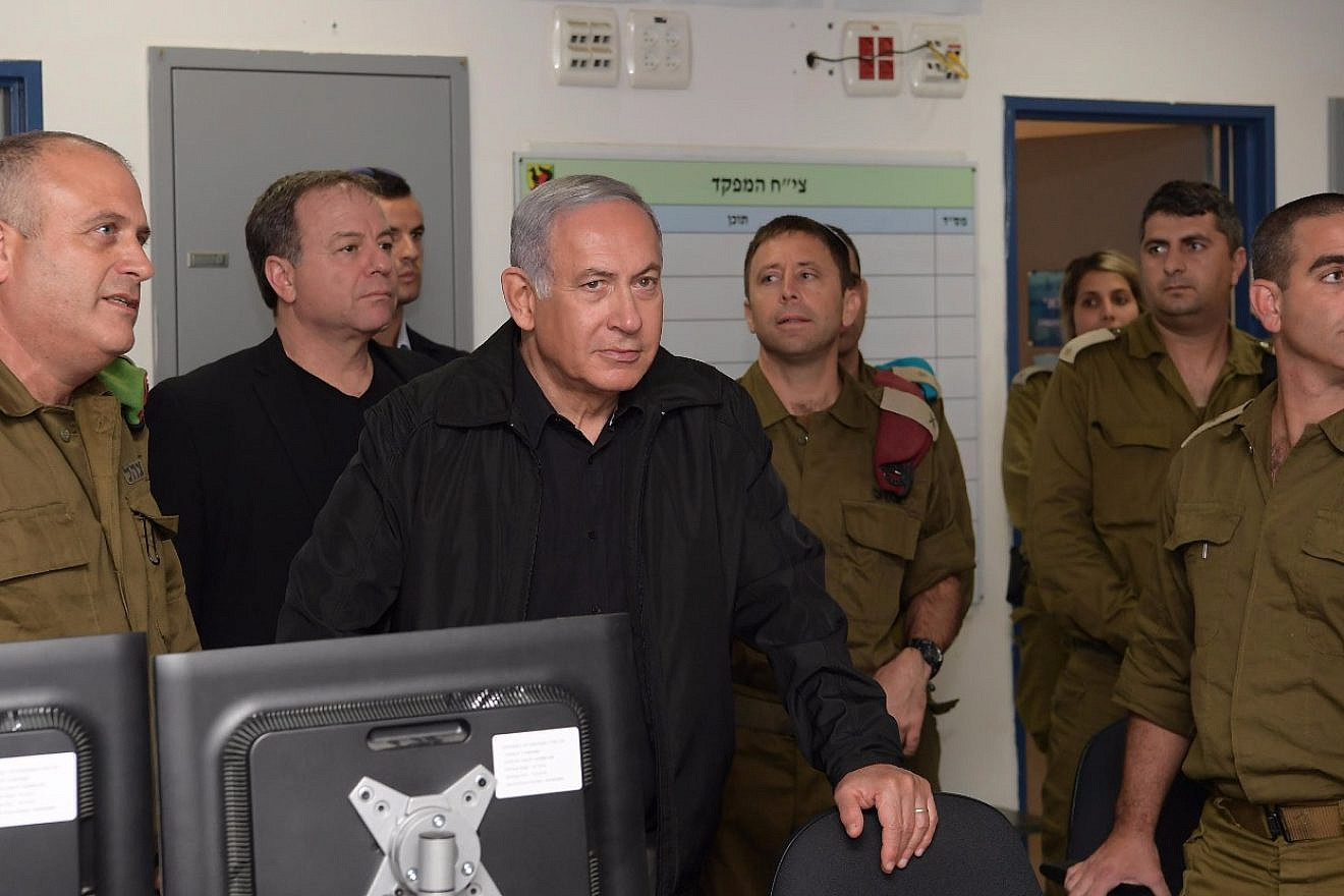 Israeli Prime Minister Benjamin Netanyahu at the IDF Gaza Division on Oct. 17, 2018. Credit: Amos Ben-Gershom.