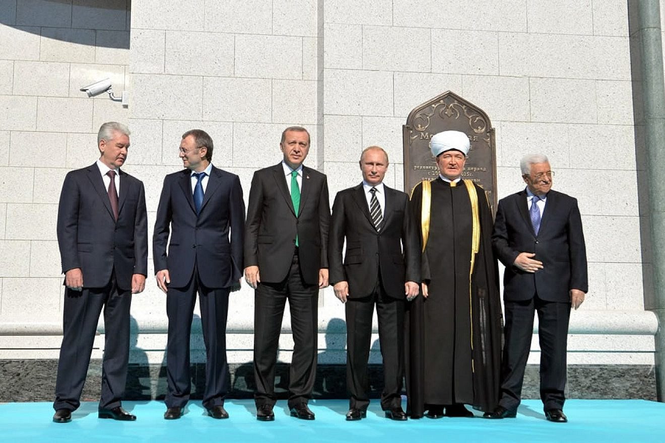 Palestinian Authority leader Mahmoud Abbas (right), Turkish President Recep Tayyip Erdoğan (third from left) and Russian President Vladimir Putin at the opening of Moscow's Cathedral Mosque on Sept. 23, 2015. Credit: Kremlin Photo/Wikimedia Commons.