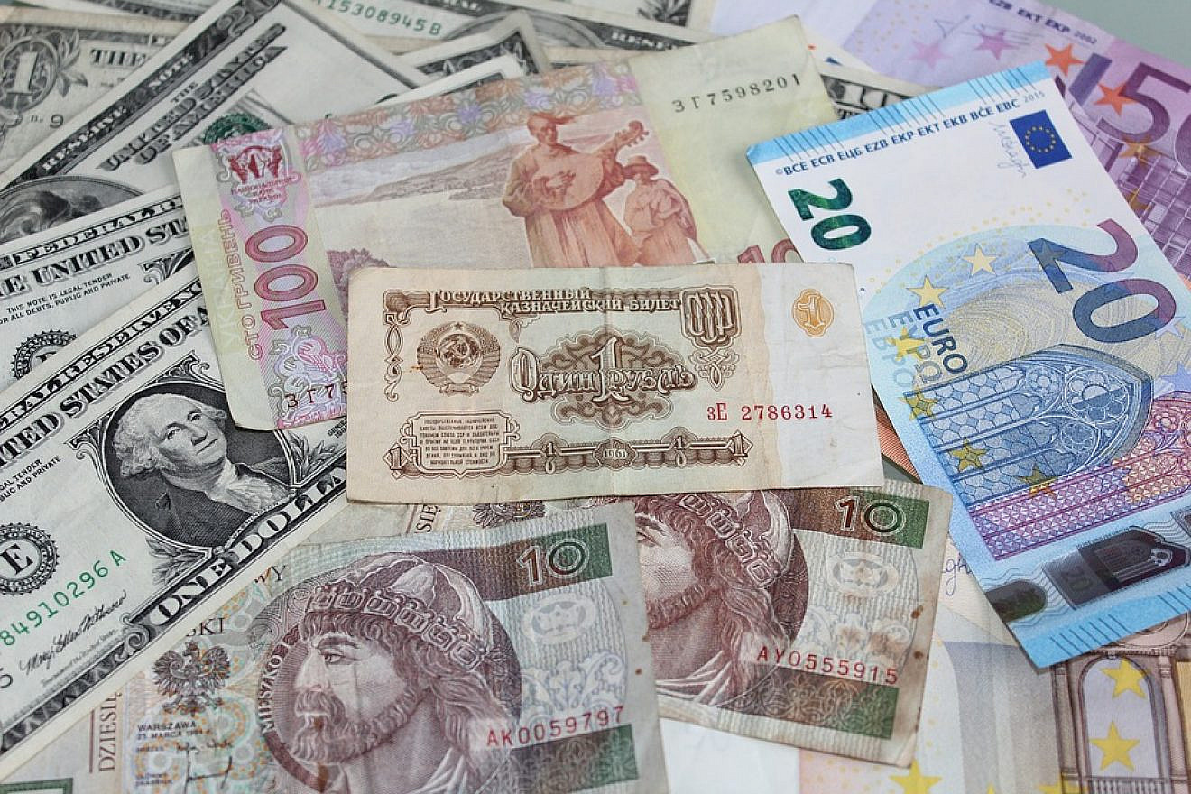 International currency. Credit: AlexSky/Pixabay.