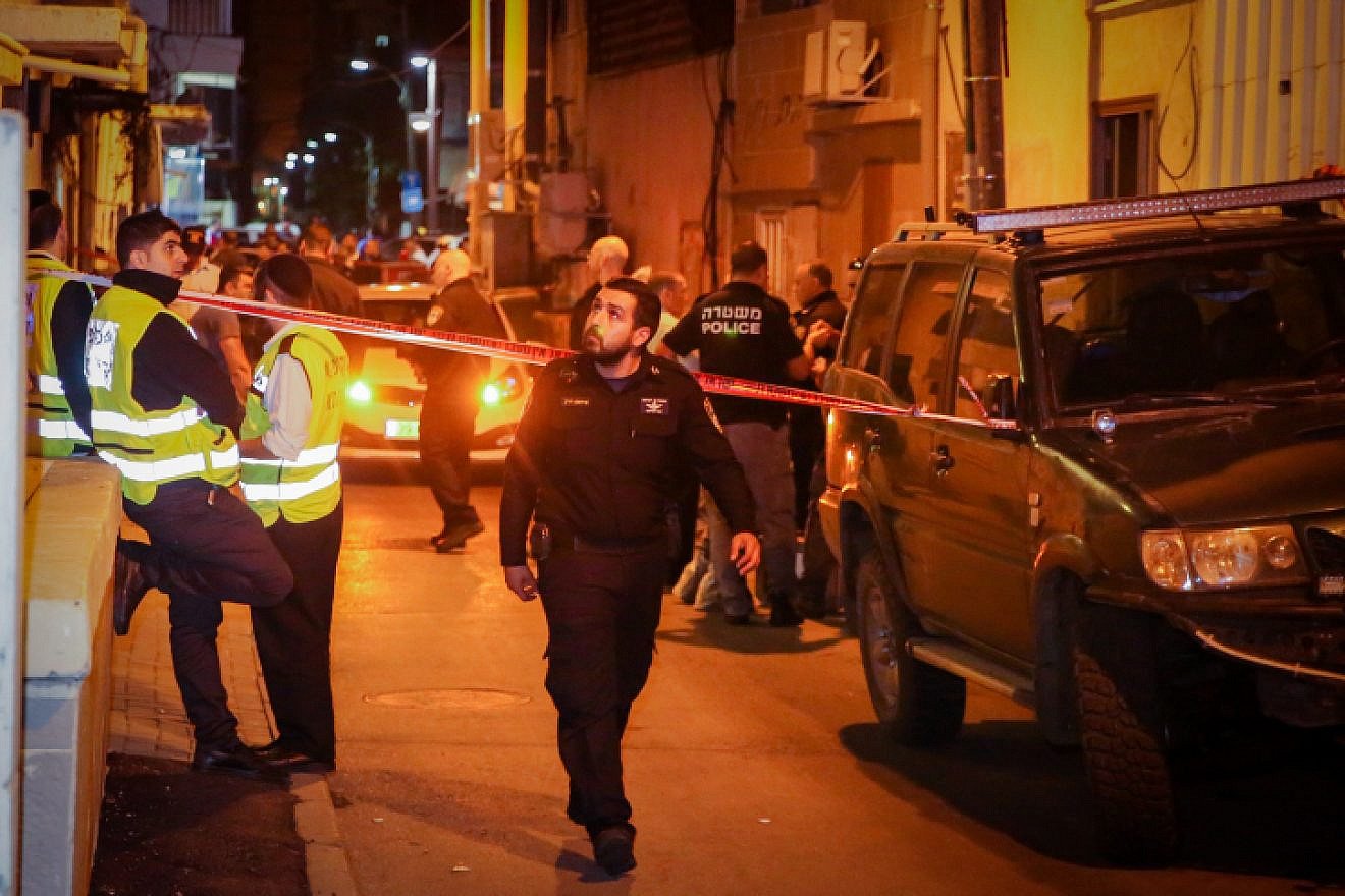 Police and medical personnel at the scene where the body of a 12-year-old girl was found dead in a south Tel Aviv on Nov. 26, 2018. Photo by Flash90.