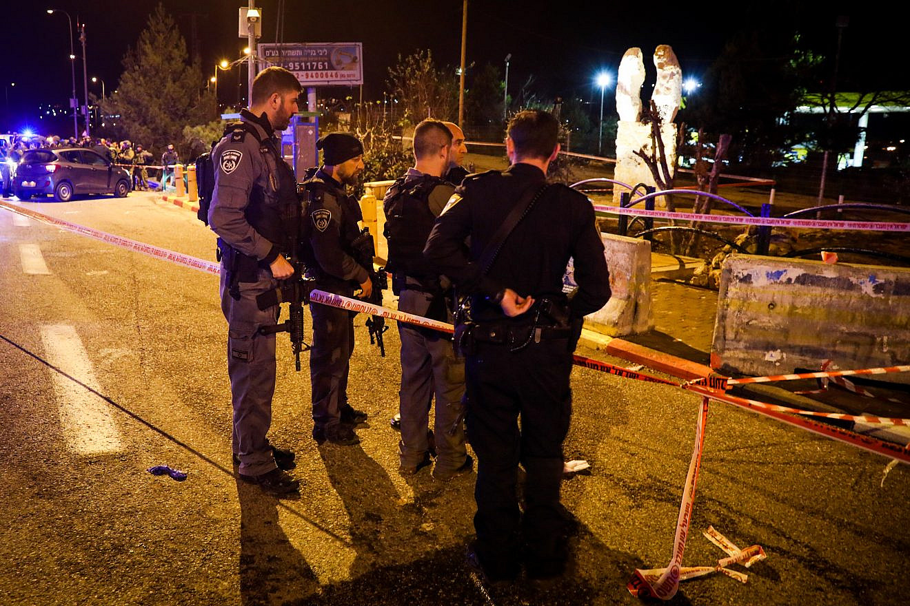 Israeli soldiers and police inspect the scene of a shooting attack at the entrance to the Israeli settlement of Ofra, north of the city of Ramallah, in the West Bank, on Dec. 9, 2018. Photo by Ofer Meir/Flash90.