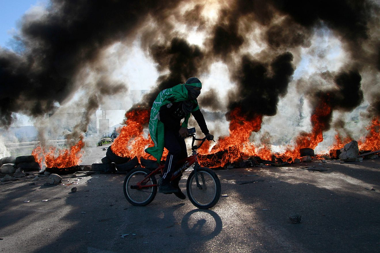Palestinian supporters of Hamas participated in a violent rally marking the 31st anniversary of the founding of the terror organization that runs Gaza, in the West Bank city of Nablus, on Dec. 14, 2018. Photo by Nasser Ishtayeh/Flash90.