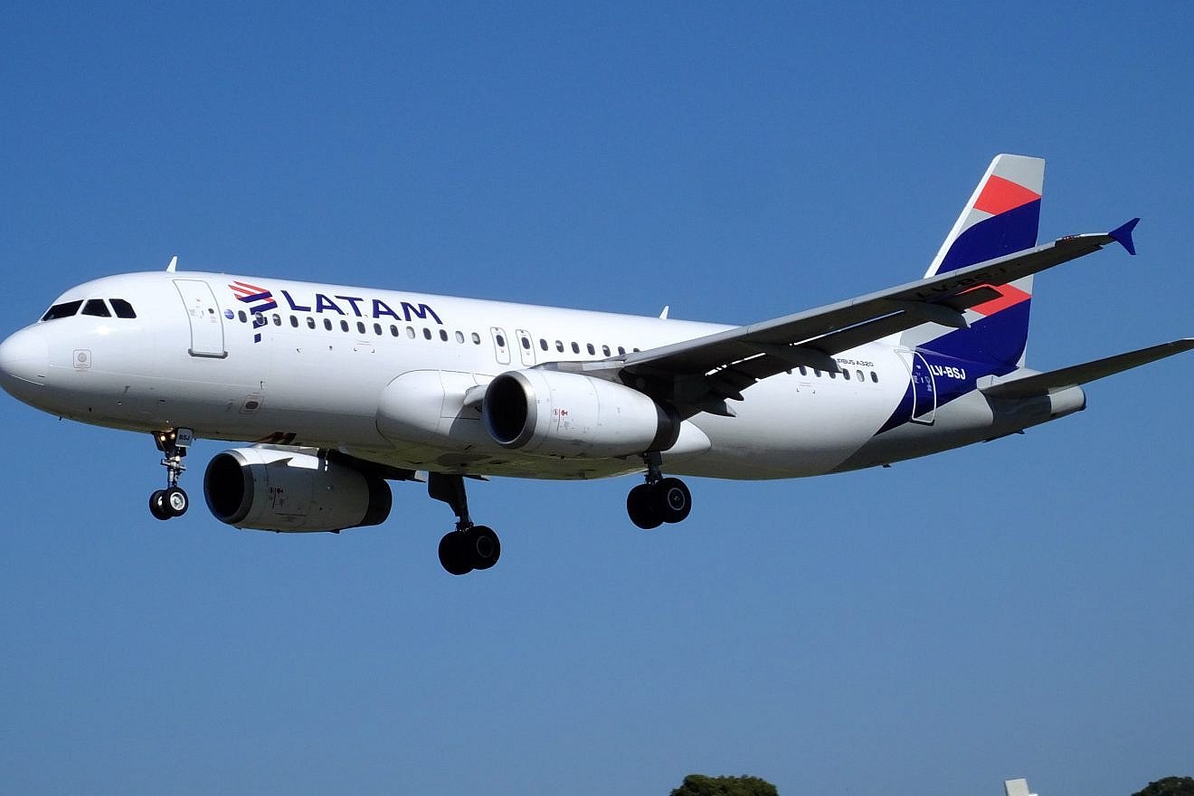 LATAM Airlines Argentina. Credit: Carlos Daniel Dobelli/Flickr.