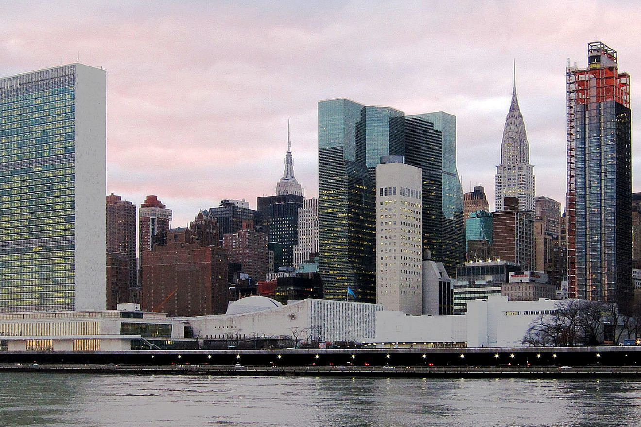 The United Nations headquarters in New York City, viewed from Roosevelt Island. Credit: Wikimedia Commons.