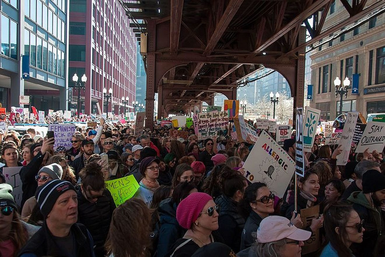 The Women’s March Chicago, Jan. 21, 2017. Credit: bradhoc/Wikimedia Commons.