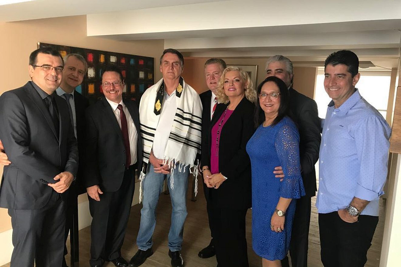 From left: Jarbas Aragao Brazilian Christian journalist , Albert Vexler , Director of Jerusalem Presidential Prayer Breakfast ,President-elect Jaír Bolsonaro , Jim and Rosemary Garlow , Well Versed, Ramiro and Ophalinda Pena, and Pastor Valandro. Credit: Mario Bramnick.