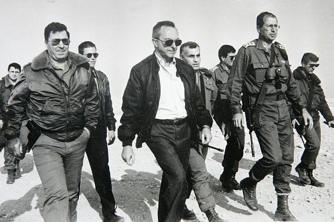 Training by the Israel Defense Forces in the Judean Desert. From left: Dan Shomron former IDF Chief of Staff, Moshe Arens former Minister of Defense, Gen. Yitzhak Mordechai and Moshe Ya'alon. December 1991. Credit: Yossi Zamir.