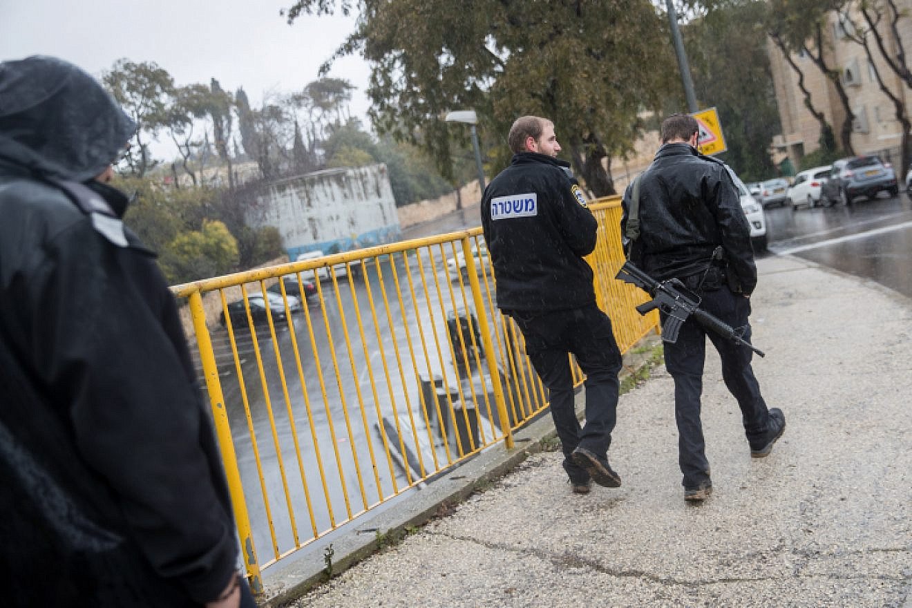 Police at the scene of a suspected stabbing attack in the Armon Hanatziv neighborhood of Jerusalem on Jan. 9, 2019. Photo by Yonatan Sindel/Flash90.