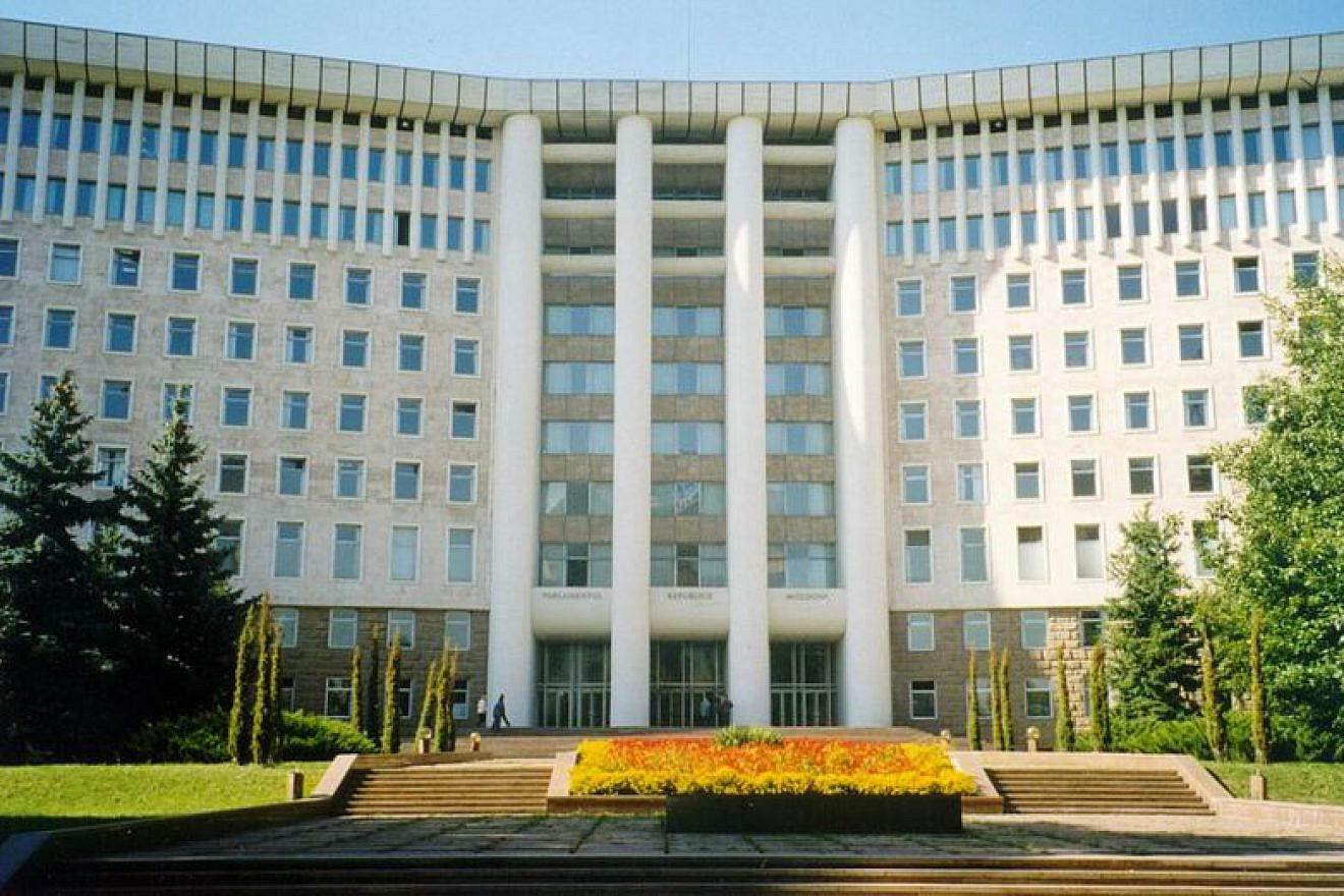 Moldovan Parliament Building. Credit: Serhiodudnic/Wikimedia Commons.