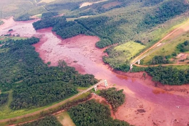 Aftermath of the Brumadinho dam collapse Source: TV NBR on Wikimedia Commons.