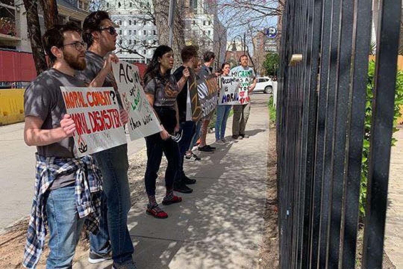 IfNotNow activists picket outside the Rohr Chabad Jewish Center at the University of Texas-Austin on Feb. 23, 2019, where former IDF soldier Leibel Mangel addressed Chabad attendees after services. Source: IfNotNow/Facebook.
