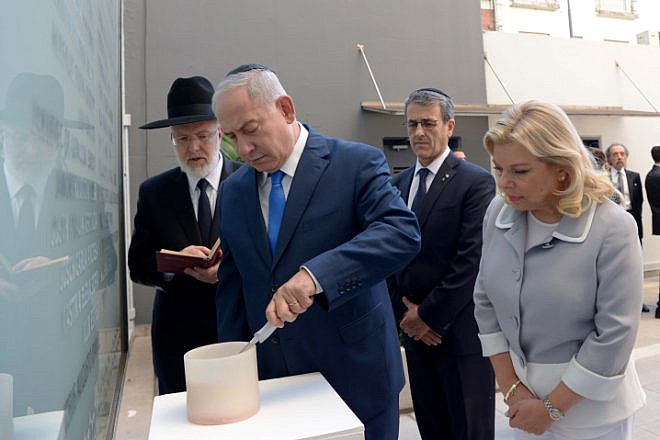 Argentine Chief Rabbi Gabriel Davidovich (left) joins Israeli Prime Minister Benjamin Netanyahu and his wife, Sara, at a ceremony at the site of the 1992 attack at the Israeli embassy in Buenos Aires, Argentina, Sept. 11, 2017. Photo by Avi Ohayon/GPO.
