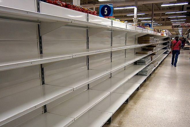 Food is scarce throughout Venezuela, with citizens experiencing widespread malnutrition and lack of access to health care. Credit: Wikimedia Commons.