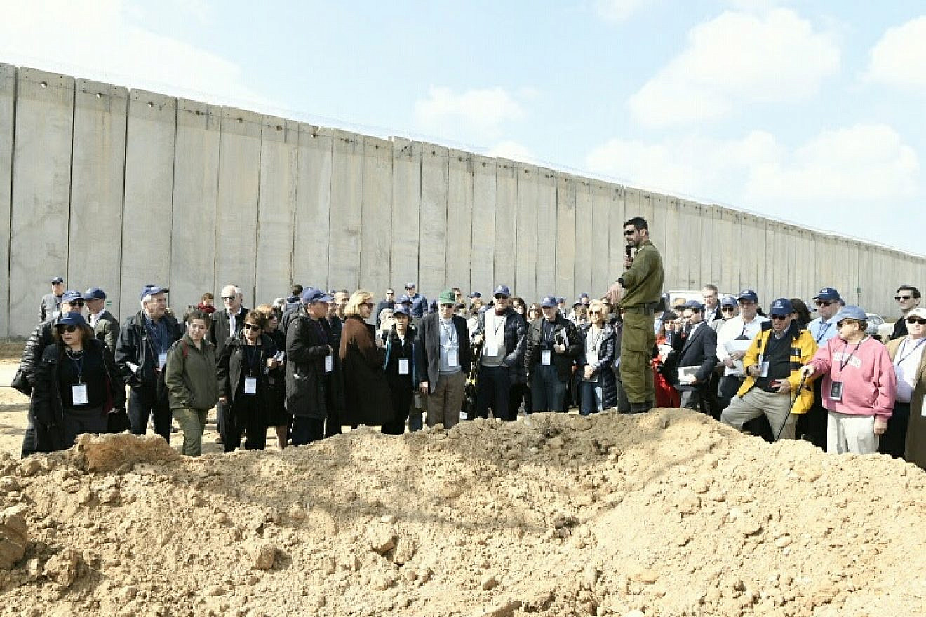 Conference of Presidents leaders visit the Gaza border on Feb. 21 during their 45th annual Israel leadership mission, were briefed by Israel Defense Forces commanders on destroying terror tunnels, protecting Israeli civilians in neighboring communities and countering threats from Hamas. Courtesy: Avi Hayun/Conference of Presidents of Major Jewish Organizations.
