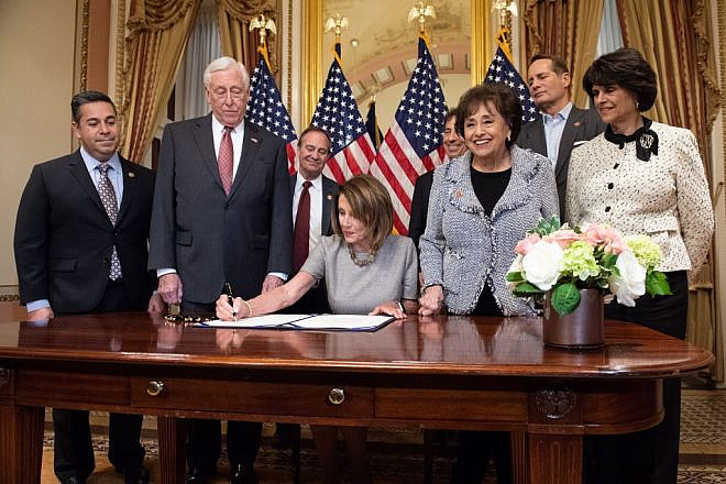 Speaker of the House Nancy Pelosi signs a bill along with Democratic House leadership on Jan. 25, 2019. Credit: Nancy Pelosi via Twitter.