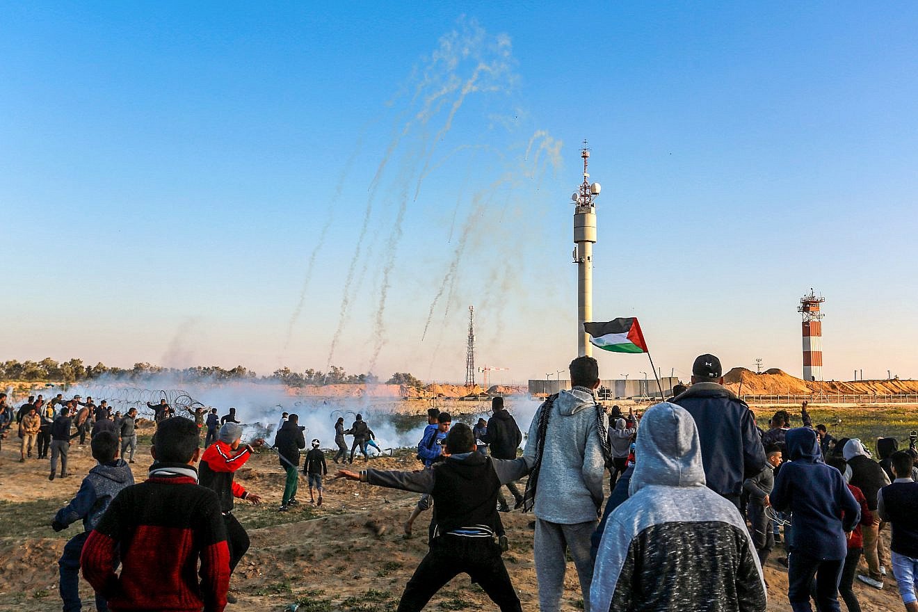 Palestinian protesters during clashes with Israeli forces along the border with Israel, east of Rafah in the southern Gaza Strip, on March 8, 2019. Credit: Abed Rahim Khatib/ Flash90