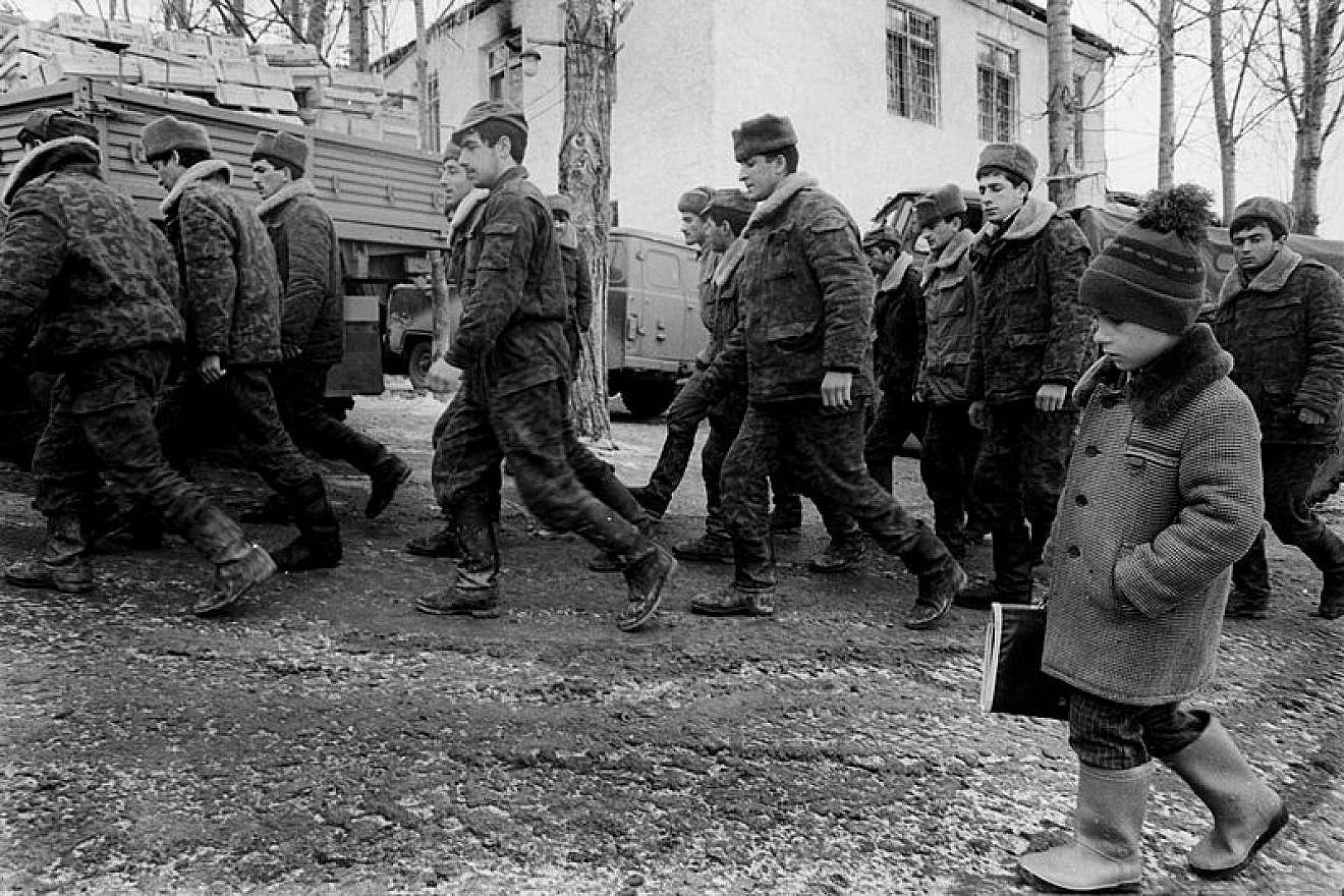 Soldiers of the army of Azerbaijan during the Nagorno-Karabakh War, circa 1992/1993. Credit: Ilgar Jafarov via Wikimedia Commons.