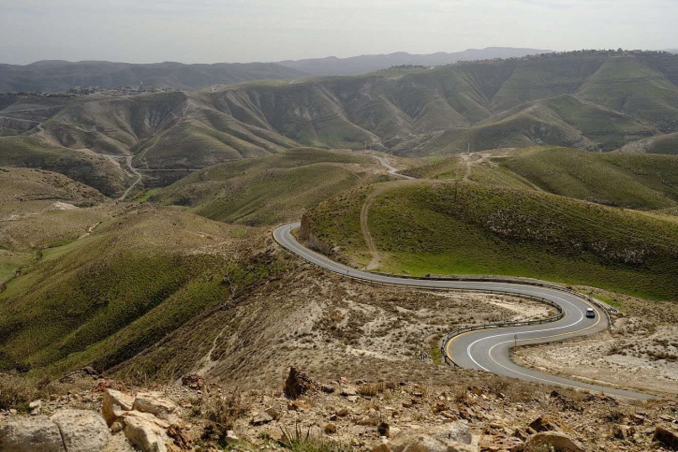 View of Derech Alon (Alon Road) in the East Samaria Mountains, south of Jerusalem, on January 10, 2017. Credit: Yaniv Nadav/Flash90