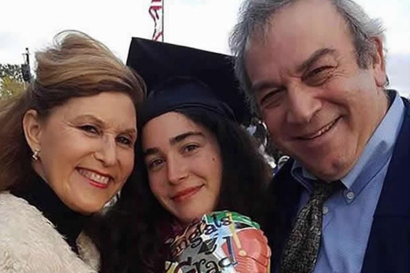 Lori Kaye with her daughter, Hannah, and her husband, Dr. Howard Kaye. Credit: Chabad.org/News.