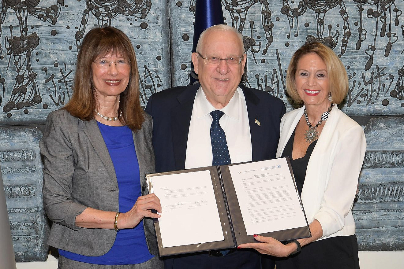 Israeli President Reuven Rivlin with Nili Cohen (left), president of the National Academy of Sciences and Humanities, and Marcia McNutt, president of the National Academy of Sciences. Photo nby Amos Ben Gershom/GPO.