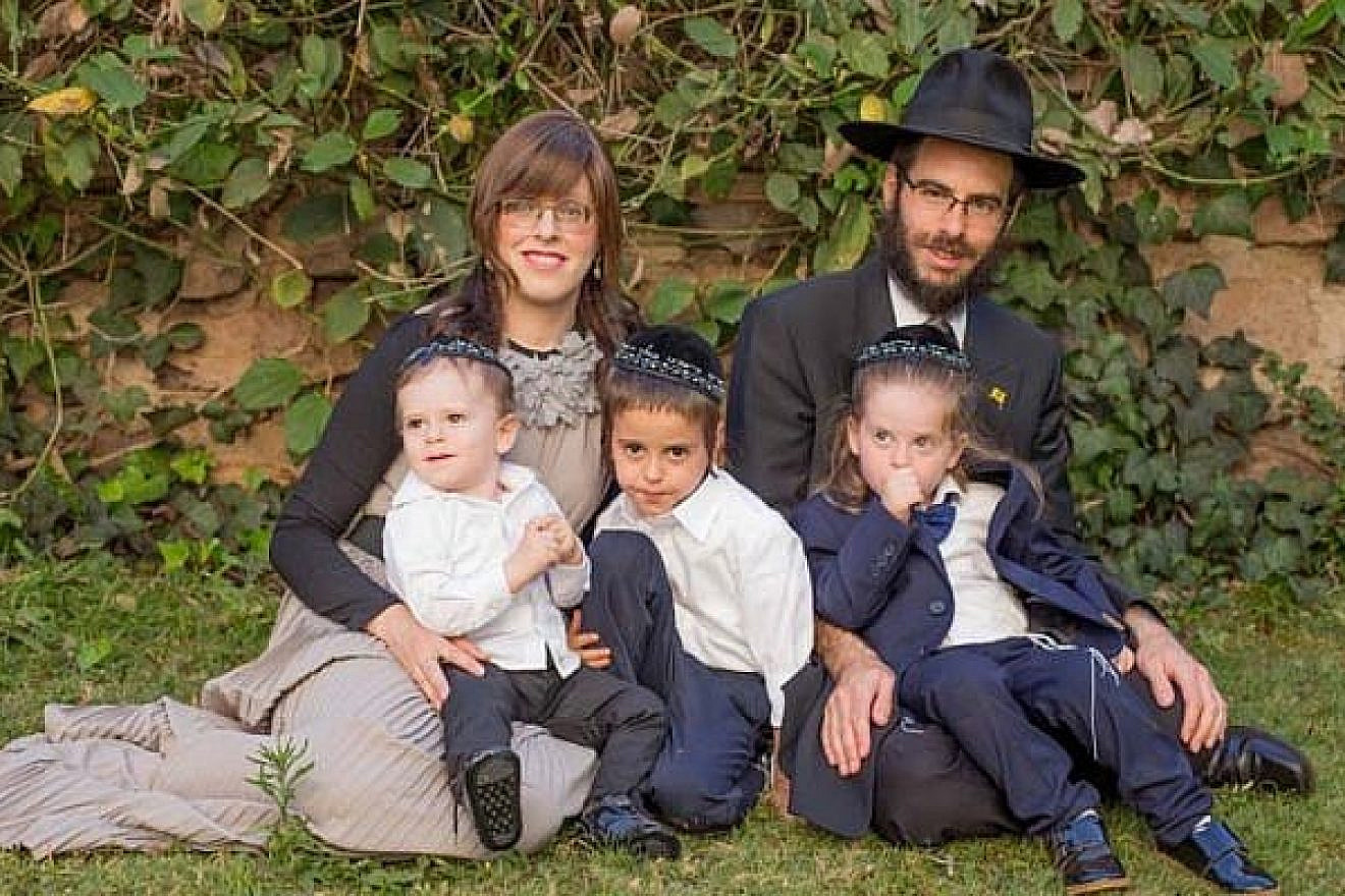 Rabbi Shmuel and Chaya Notik, and family. Credit: Facebook.
