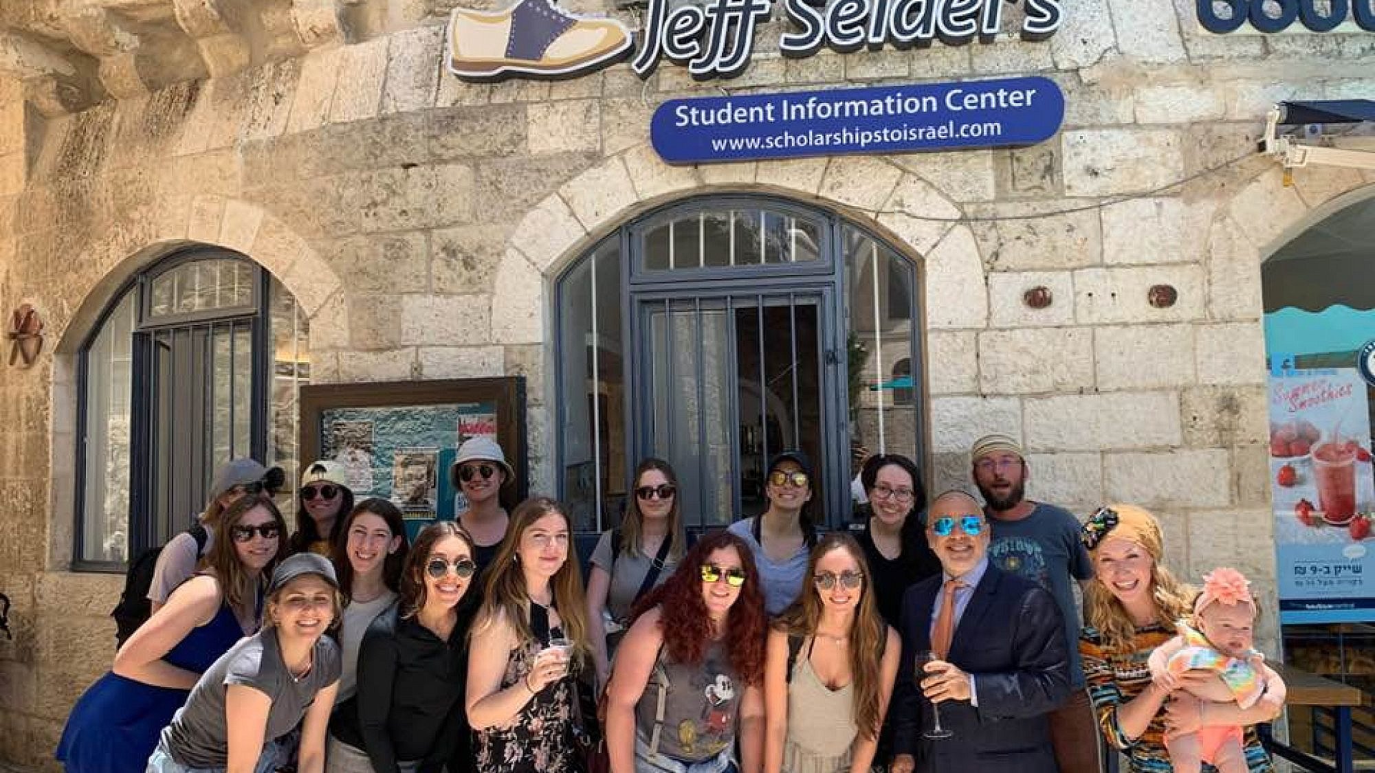 Jeff Seidel with students outside of his Student Information Center in Jerusalem. Credit: Jeff Seidel via Facebook.