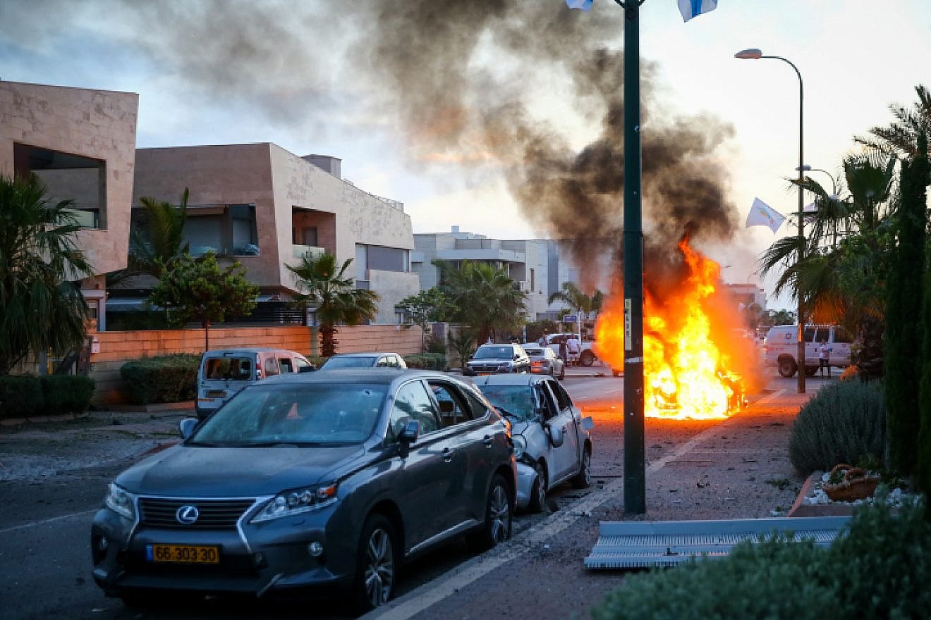 A car bursts into flames in Ashdod after being hit by a rocket fired from the Gaza Strip on May 5, 2019. Credit: Flash90.