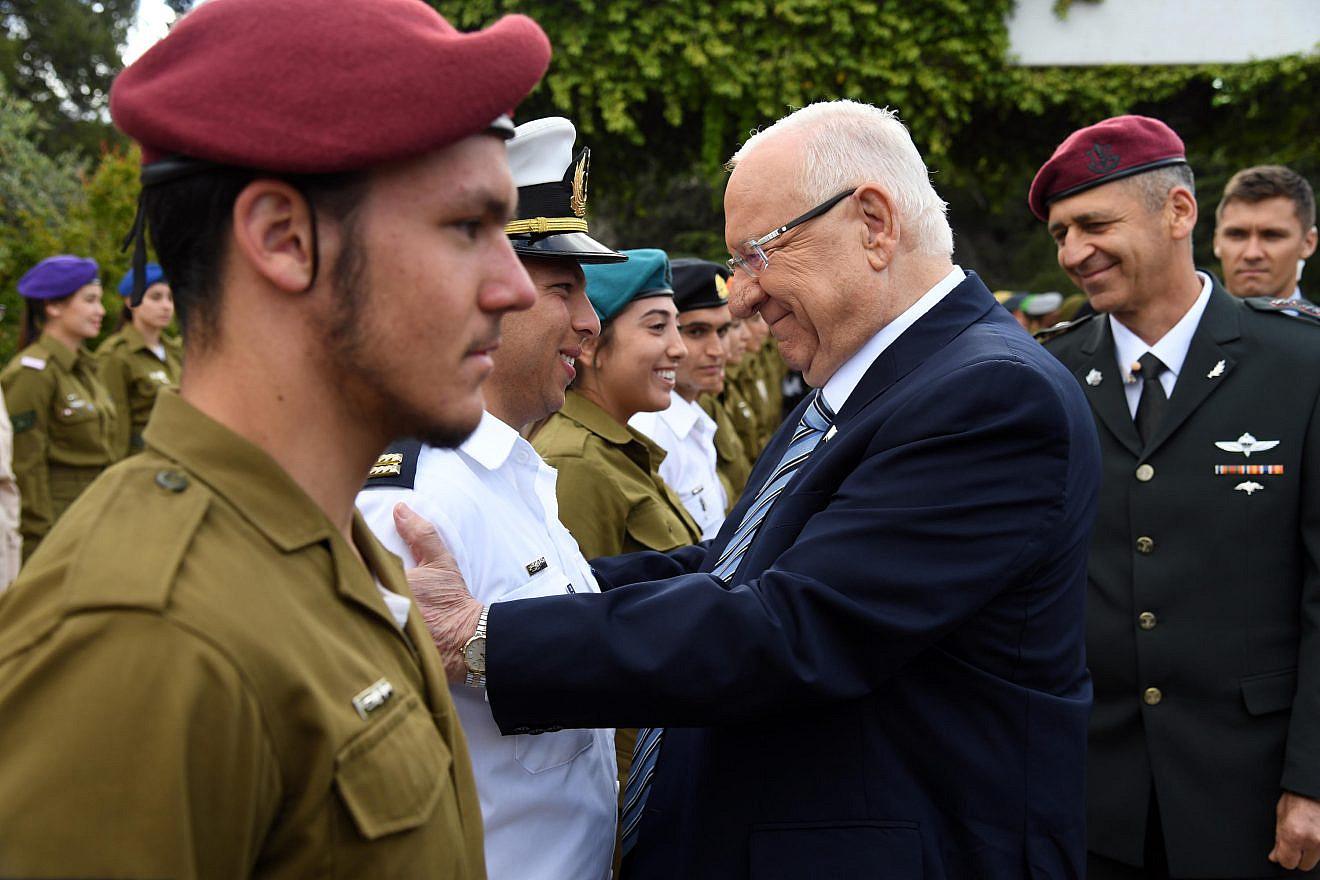 Israeli President Reuven Rivlin honors Israeli  soldiers for the fifth time from the gardens of his residence in Jerusalem on Israel Independence Day, May 9, 2019. Credit: Haim Zach/GPO.