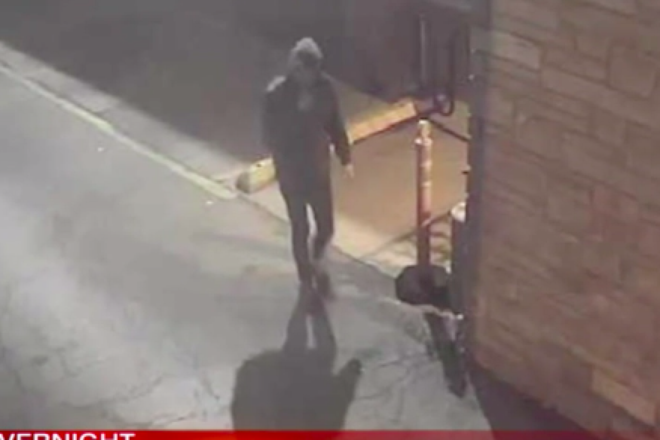 Chicago police are searching for a suspect who allegedly attempted to set fire to Anshe Sholom B'nai Israel Congregation in the Lakeview neighborhood. Credit: Screenshot.