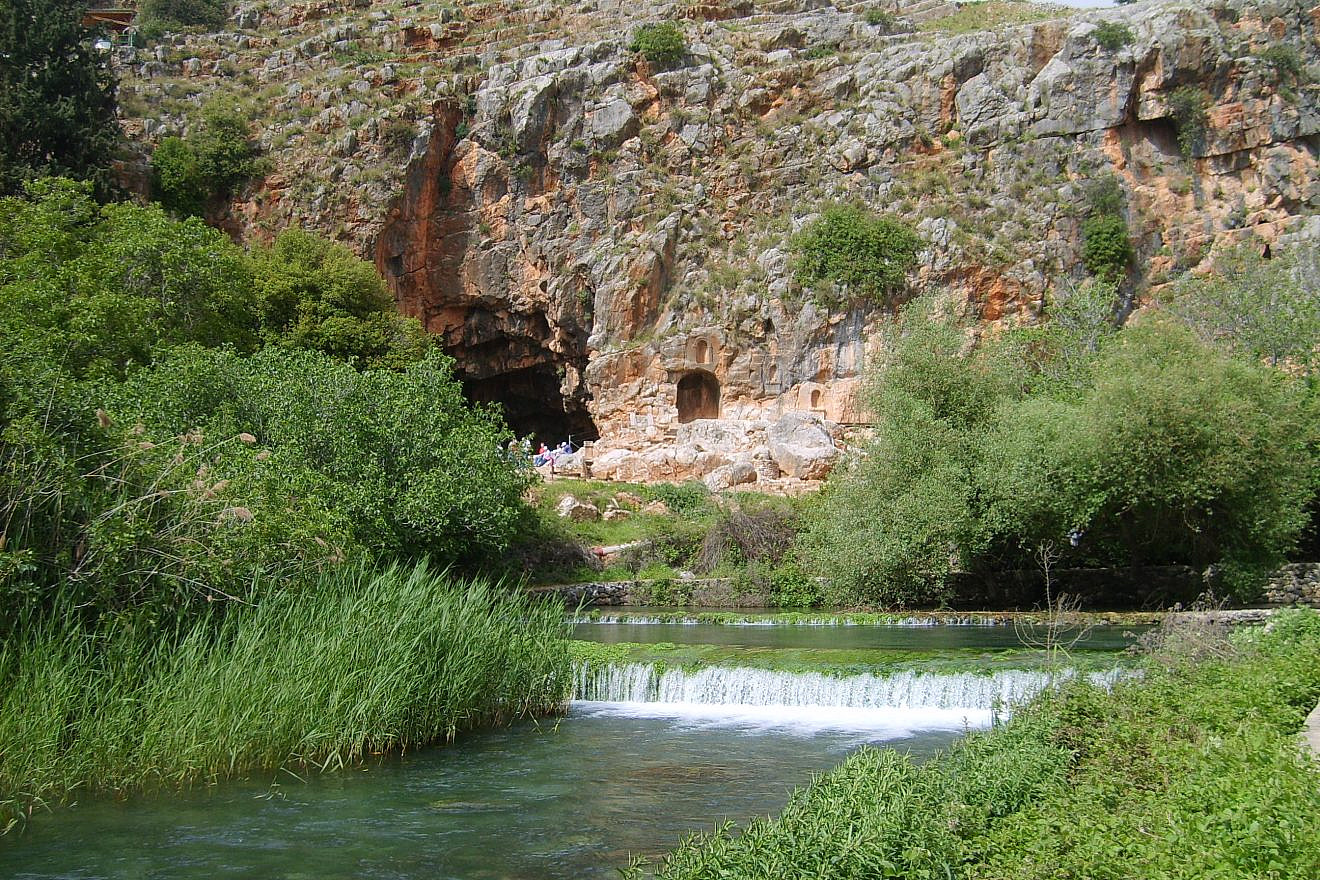 Spring of the Banias River, one of the main tributaries of the Jordan River. In the background Pan's cave, in which the river originated in ancient times until an earthquake blocked it. Credit: Wikimedia Commons.