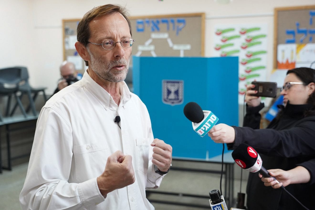 Zehut Party leader Moshe Feiglin casts his ballot during Israel's general election on April 9, 2019. Photo by Photo by Hillel Maeir/Flash90.