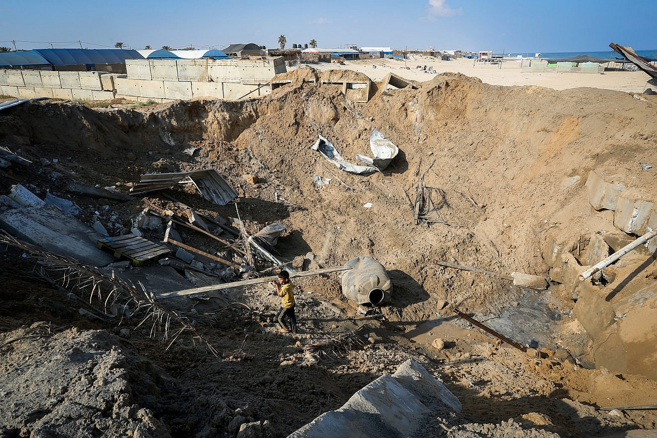 Palestinians inspect the damage after Israeli airstrike in Khan Yunis in the southern Gaza Strip on June 14, 2019. Photo by Abed Rahim Khatib/Flash90.