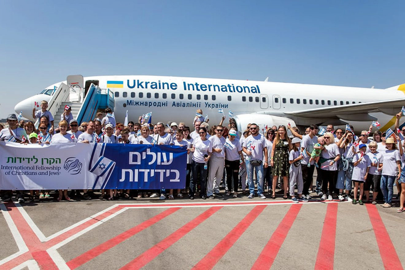 A plane full of 121 new immigrants from Ukraine arrives in Israel on July 29, 2019. Photo by Noam Moskowitz.