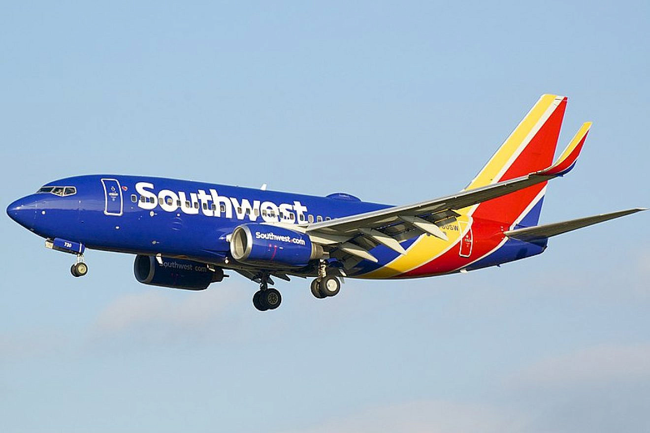 A Southwest Airlines Boeing 737 landing at Baltimore/Washington International Thurgood Marshall Airport, Sept. 24, 2016. Photo via Wikimedia Commons.