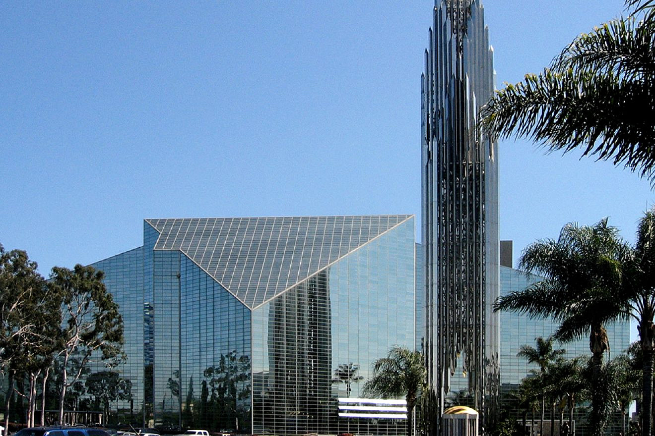 The exterior of Crystal Cathedral in Garden Grove, Calif. Credit: Arnold C. Buchanan-Hermit via Wikimedia Commons.