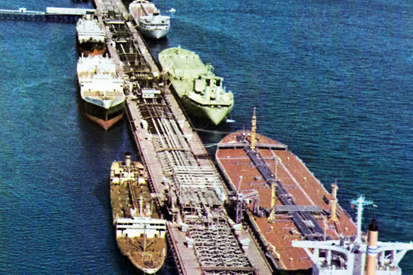 Large tankers loading at Kharg Island Terminal, offshore in the Persian Gulf. Credit: National Iranian Oil Company via Wikimedia Commons.