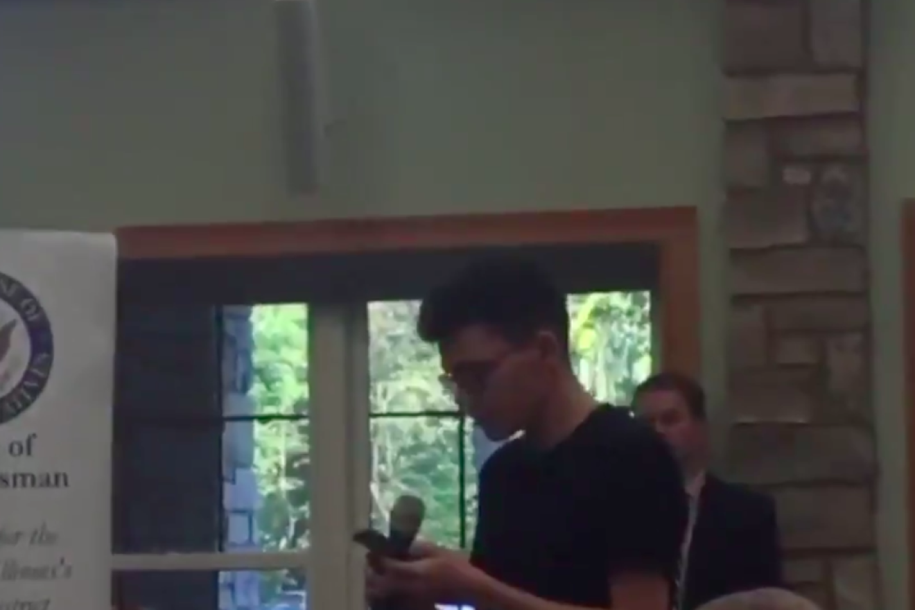 An IfNotNow activist asks Rep. Brad Schneider (D-Ill.) at a town hall for constituents about his stances on Israel-related issues. Source: Screenshot.
