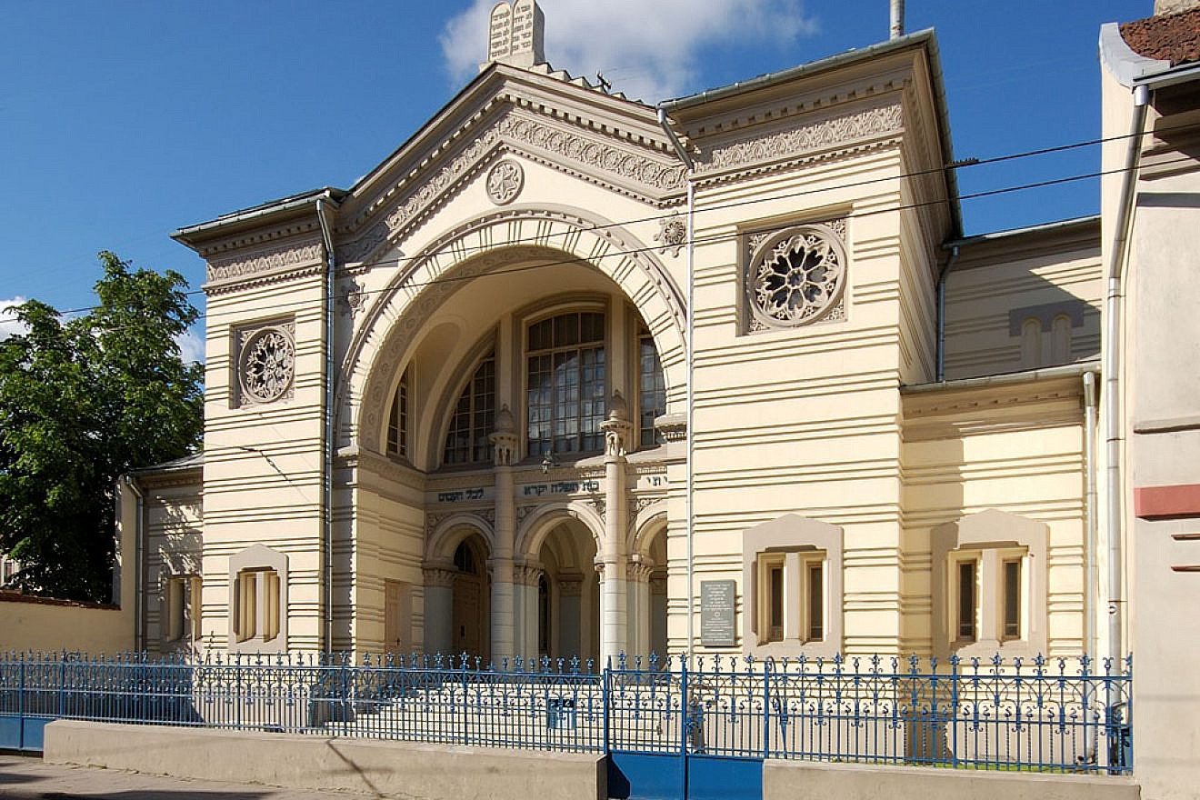 The Choral Synagogue in Vilnius, the only active one left in a city once home to more than 100 synagogues prior to the Holocaust. Credit: Wikimedia Commons.
