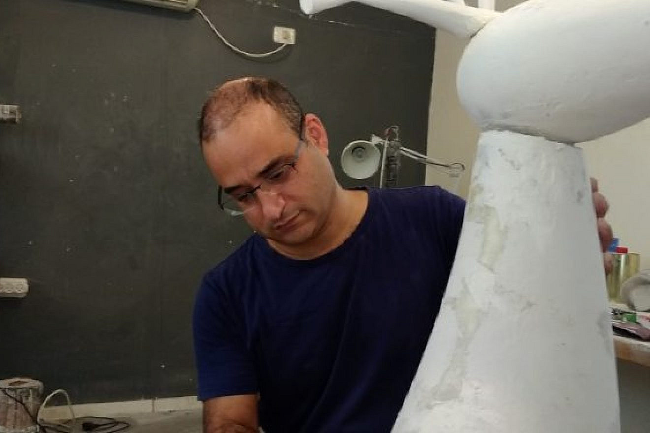 Benny Katz works on his latest sculpture in his studio. Photo: Noga Martin.