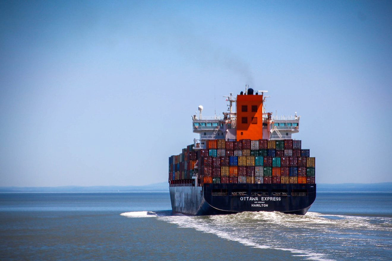 Shipping boat at sea. Credit: Flickr.