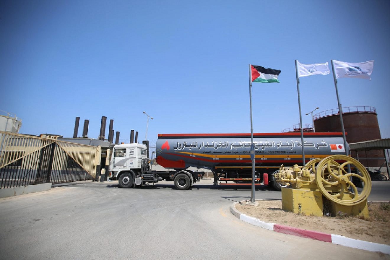 A truck carrying fuel enters a power plant in the central Gaza Strip, Aug. 27, 2019. Photo by Hassan Jedi/Flash90.