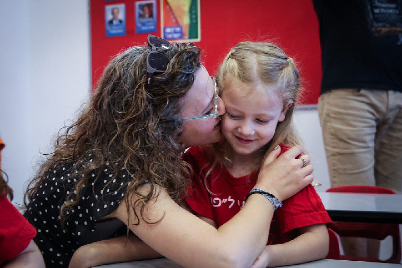 A mother kisses her daughter on the first day of school at Paula Ben-Gurion elementary school in Jerusalem on Sept. 1, 2019. Photo by Yossi Zamir/Flash90.